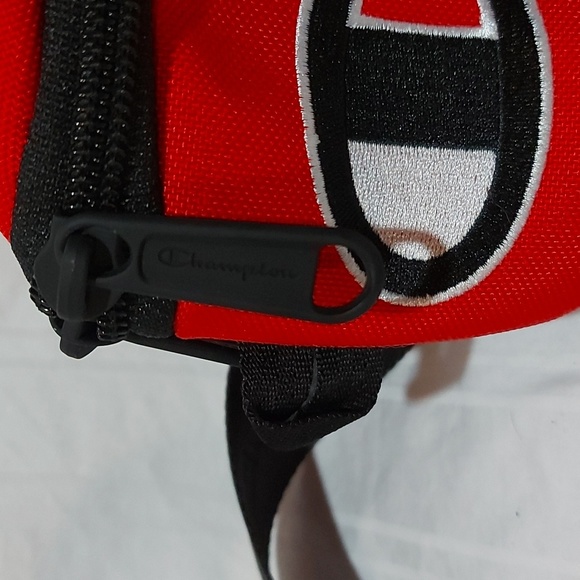 20. CHAMPION FANNYPACK NWOT! - Picture 2 of 2